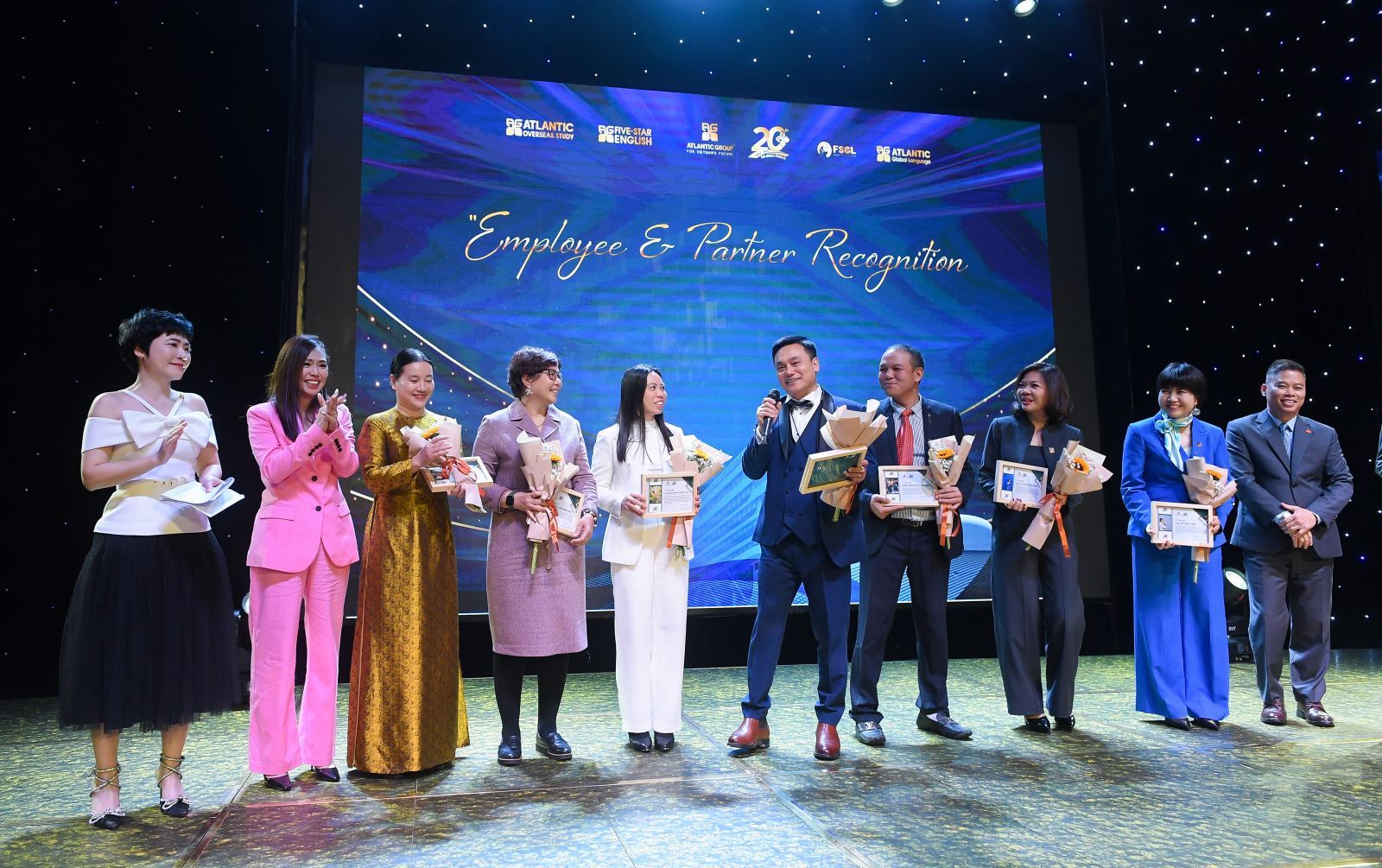 Ái Ngọc Mmlive - Ngôi Sao Mới Nổi và Thế Giới Livestream